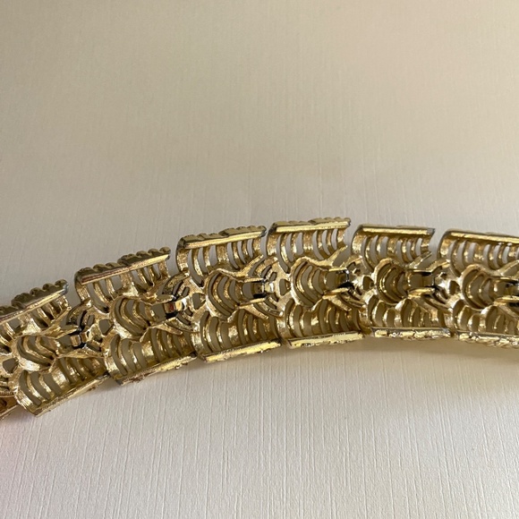 Vtg CORO Pegasus Fan-Like Linked Gold Tone Chunky Wide Bangle Bracelet - Picture 9 of 10